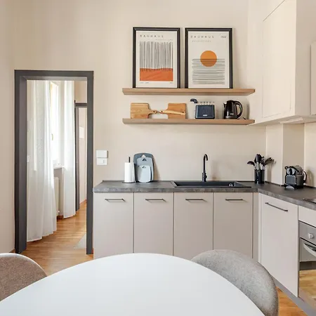 Piazza Del Popolo Design Living *