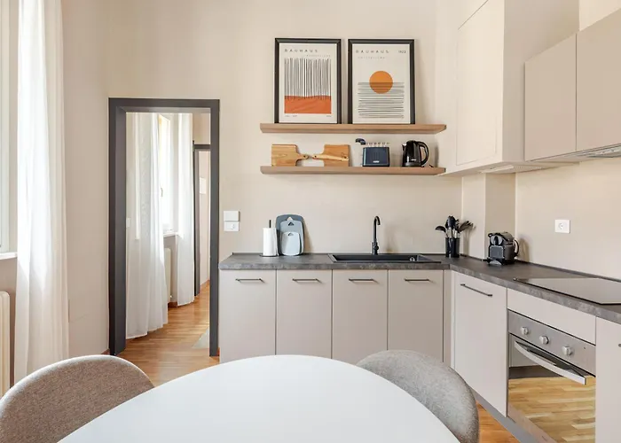 Piazza Del Popolo Design Living *
